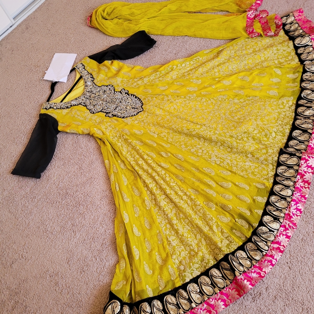 2 pieces anar kali styel dress long maxi shafun fabric type with lining.